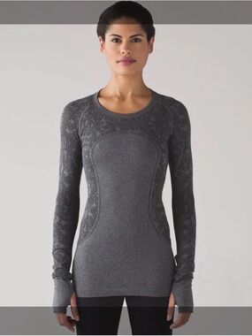 Lululemon Swiftly Tech Long Sleeve Crew 
Size 4